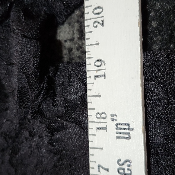 FLORAL LACE BLACK SHEER FITTED MOCK-NECK LONG-SLEEVED TOP - Picture 7 of 15